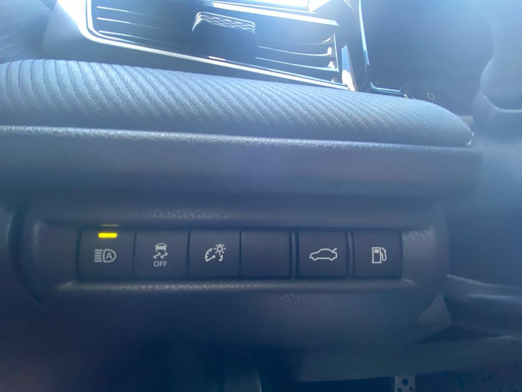 Used 2025 Toyota Camry SE w/ Convenience Package FWD image 18