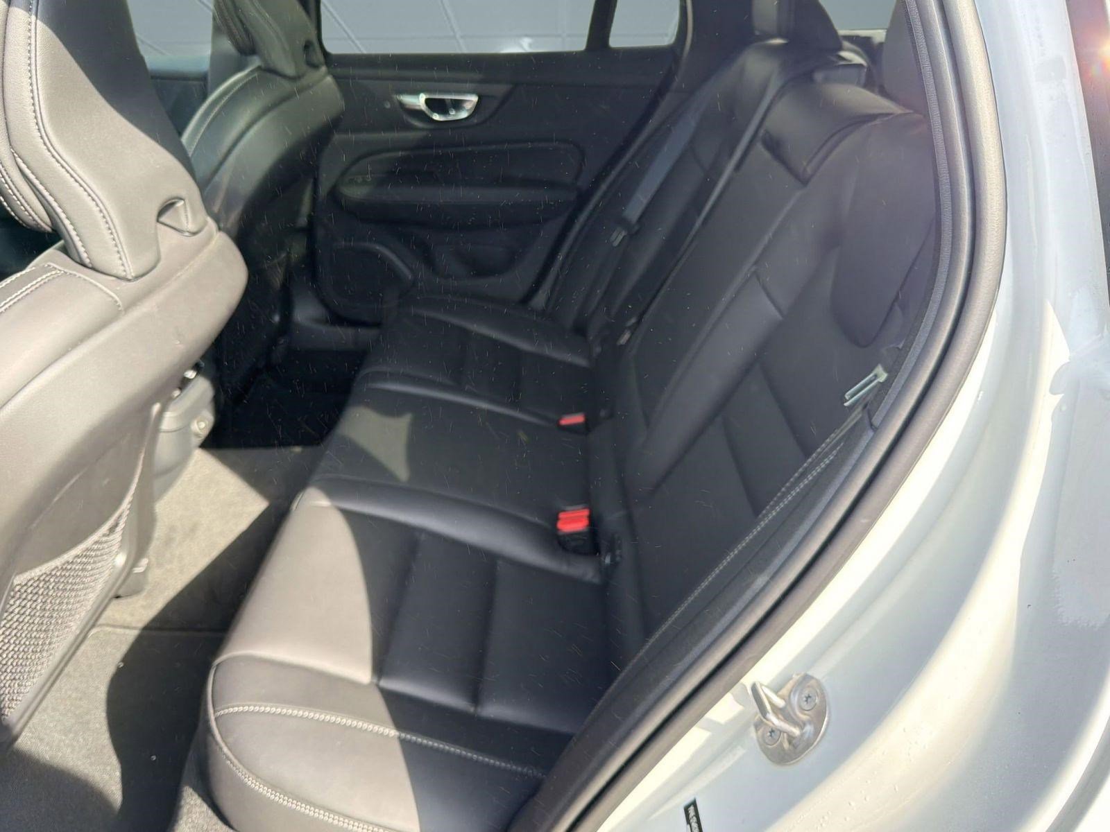Certified 2024 Volvo V60 B5 Cross Country Ultimate image 15