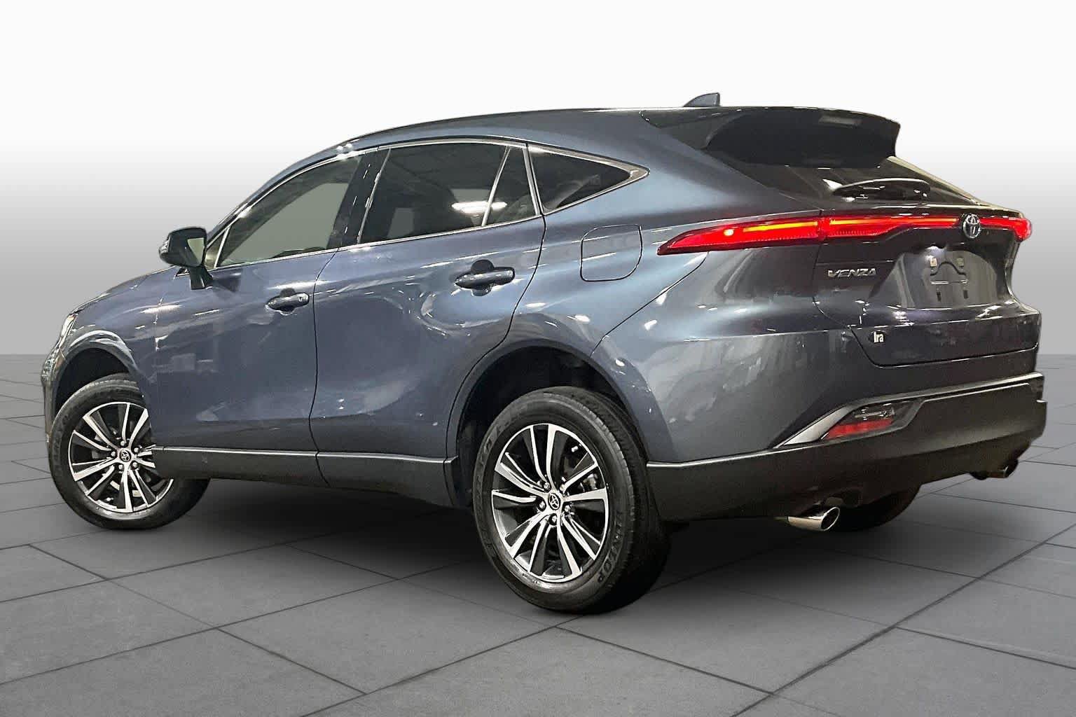 Used 2023 Toyota Venza LE AWD/4WD image 12