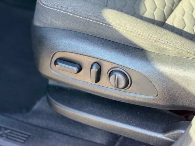 Used 2020 Chevrolet Equinox LT w/ Driver Convenience Package FWD image 8
