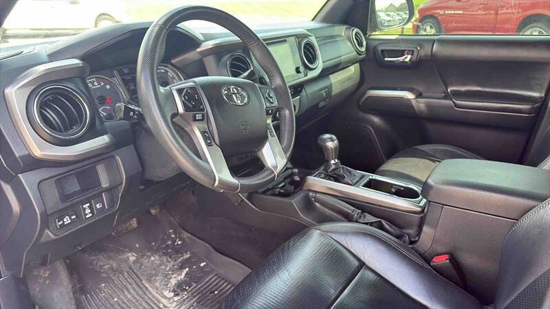 Used 2018 Toyota Tacoma Limited AWD/4WD image 13