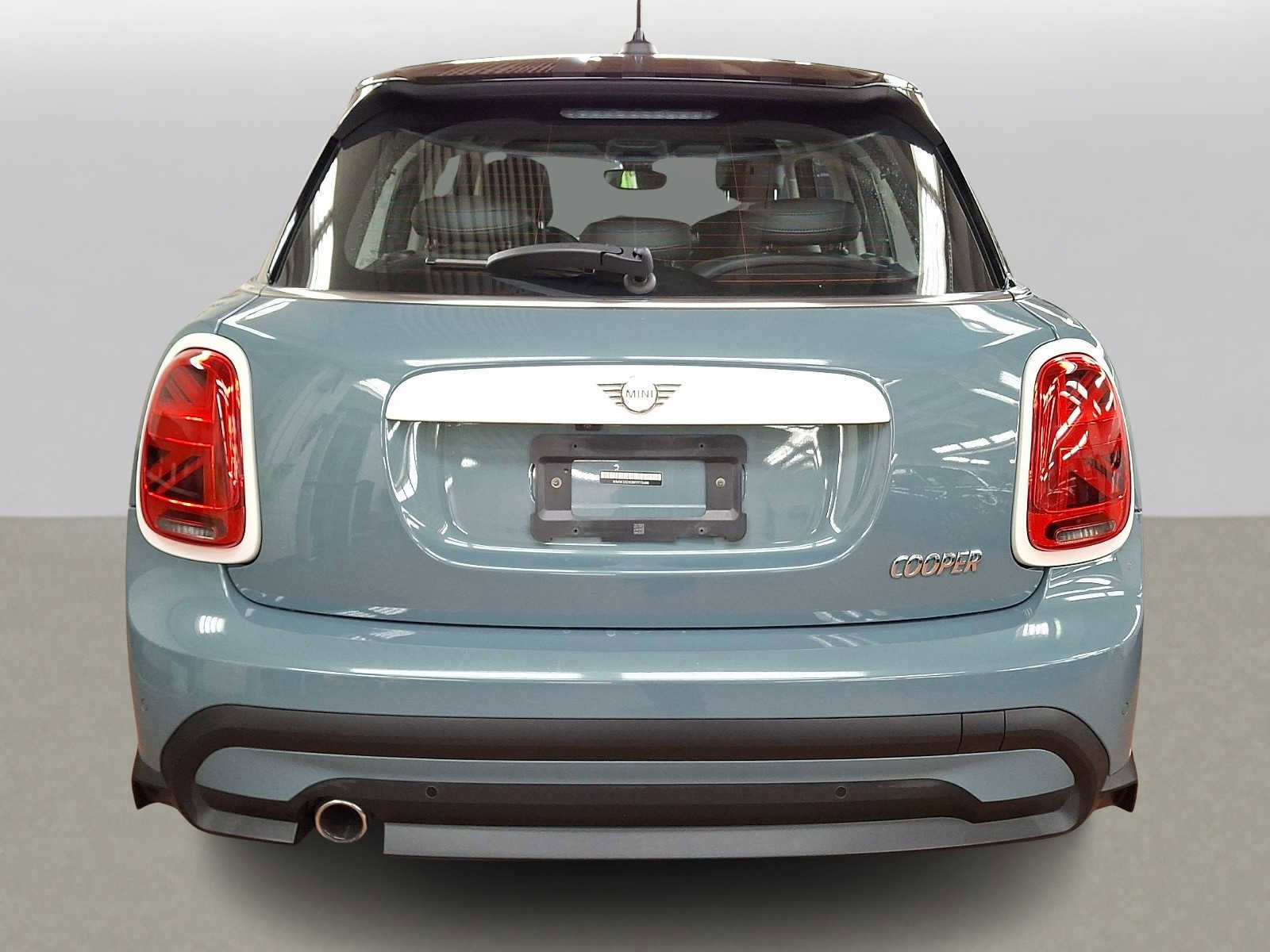Used 2023 MINI Cooper 4-Door Hardtop w/ Multitone Edition image 4