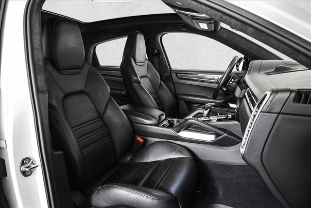 Used 2020 Porsche Cayenne Turbo image 22