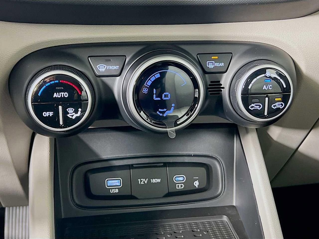 New 2026 Hyundai Venue SEL FWD image 11