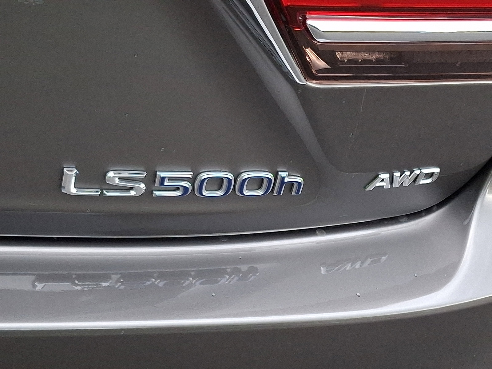 Used 2020 Lexus LS 500h AWD image 30