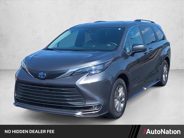 Certified 2025 Toyota Sienna XLE FWD image 1