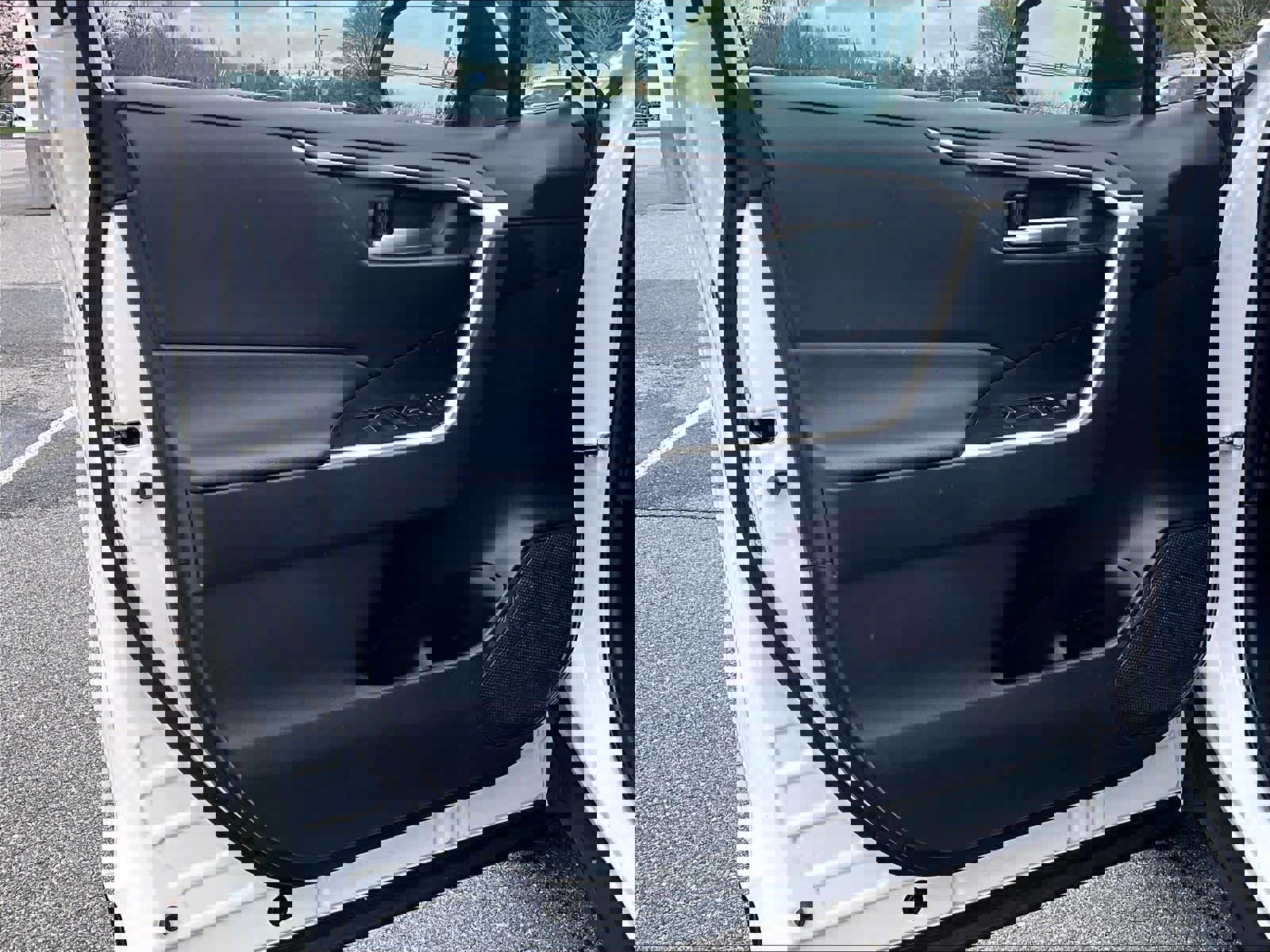 Used 2025 Toyota RAV4 XLE image 9