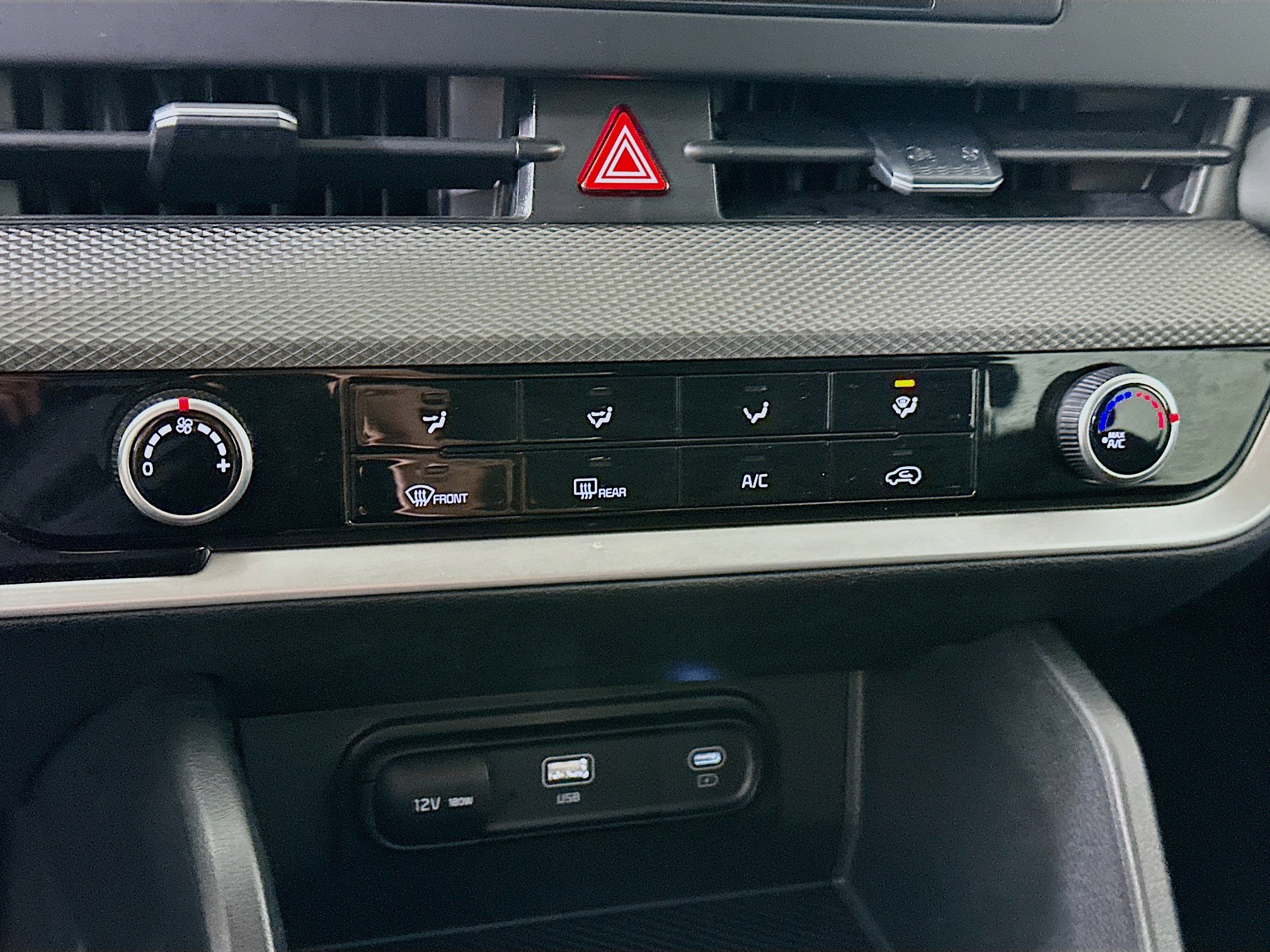 Used 2025 Kia Sportage LX image 23