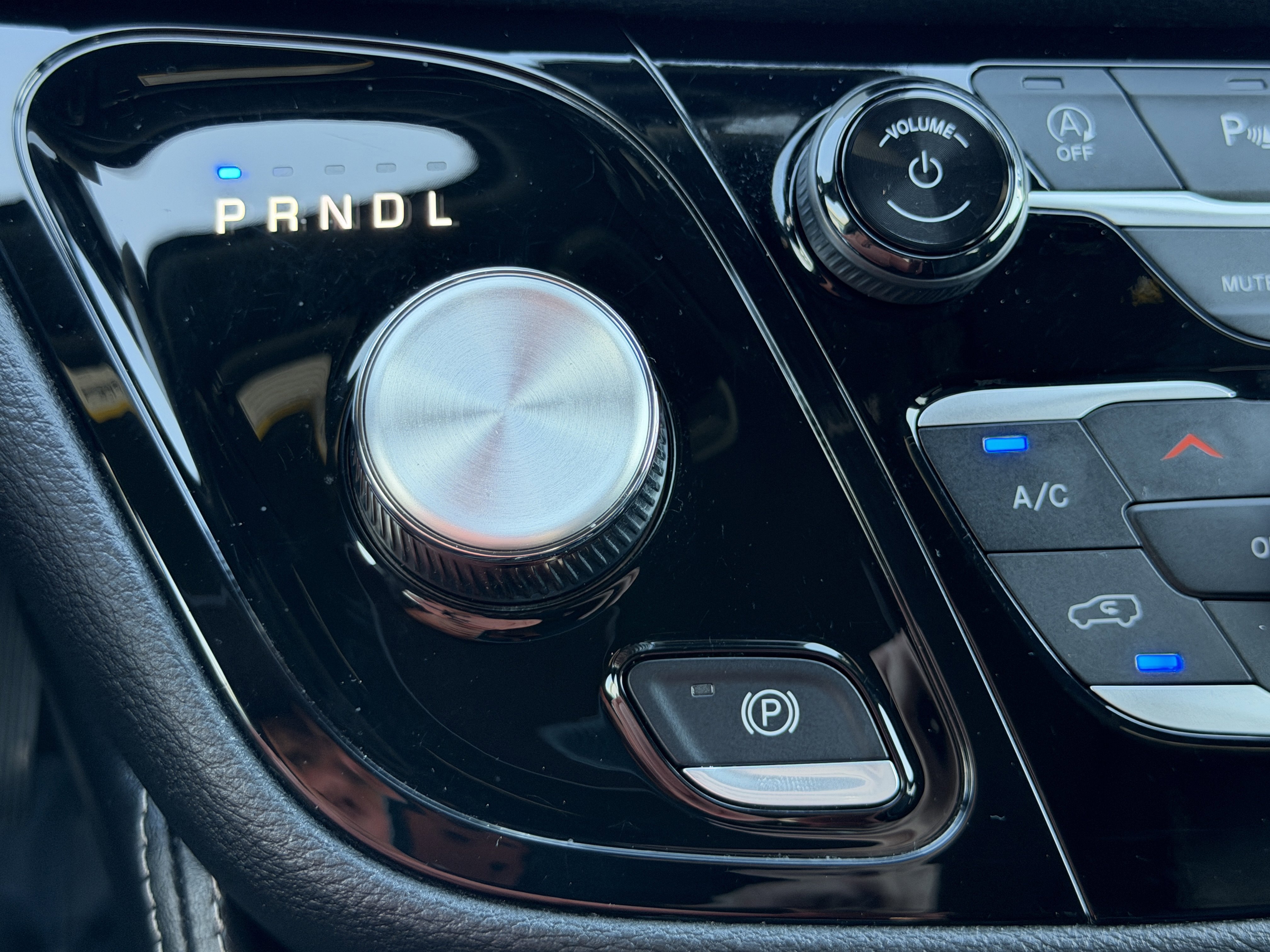 Used 2025 Chrysler Pacifica Limited FWD image 28