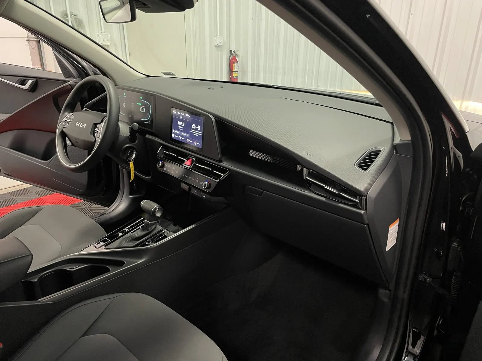 Used 2026 Kia Niro LX FWD image 43