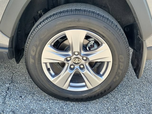Used 2025 Toyota RAV4 XLE w/ Convenience Package FWD image 9