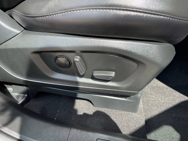 Used 2024 Ford Explorer XLT w/ Equipment Group 202A AWD/4WD image 37