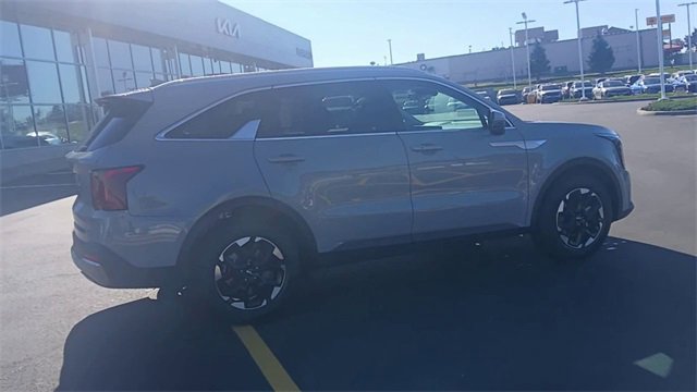 New 2026 Kia Sorento S image 3