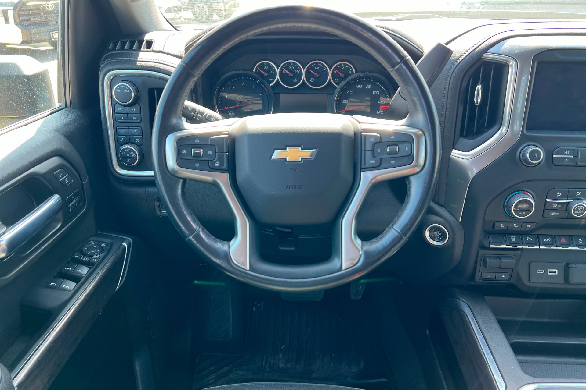 Used 2022 Chevrolet Silverado 3500 LTZ w/ LTZ Plus Package image 13