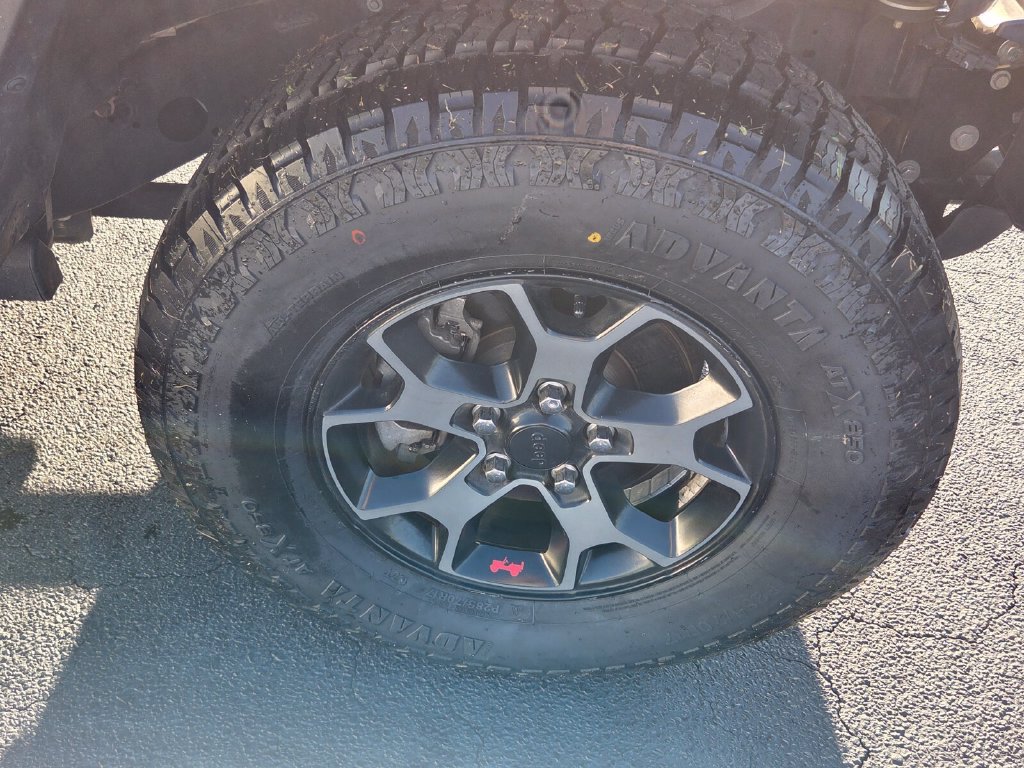 Used 2018 Jeep Wrangler Rubicon AWD/4WD image 12