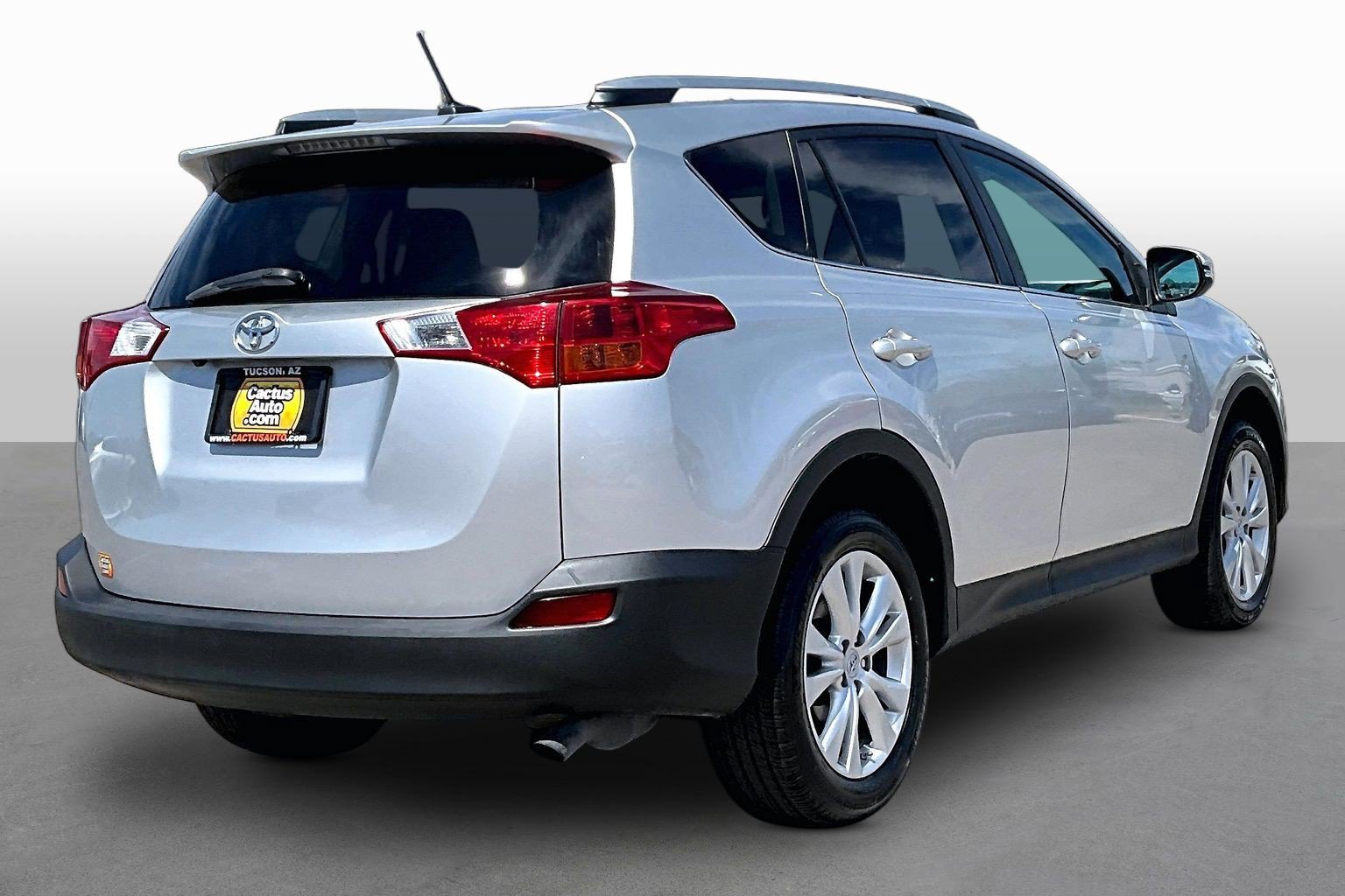 Used 2015 Toyota RAV4 Limited FWD image 2
