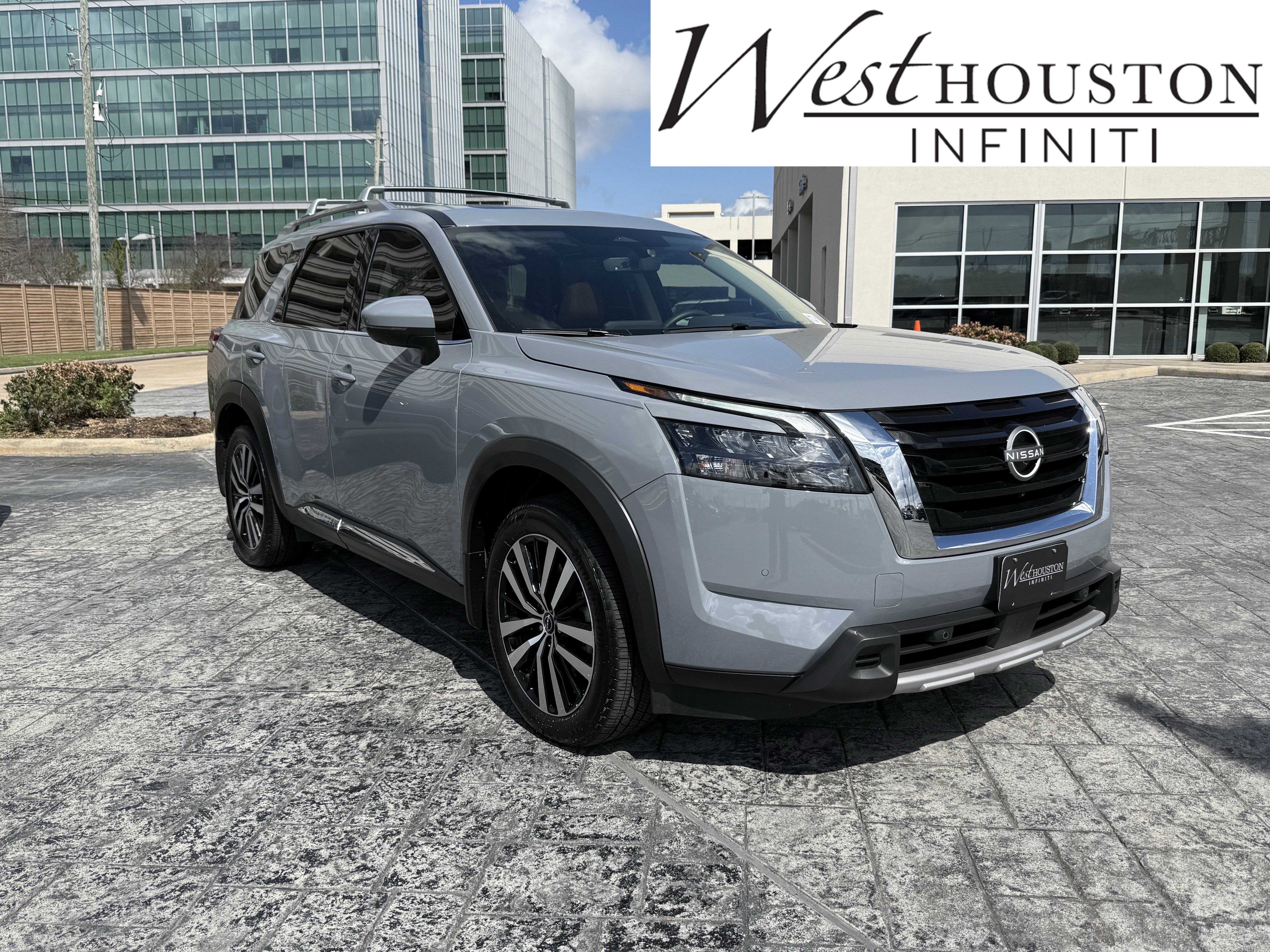 Used 2025 Nissan Pathfinder Platinum w/ Cargo Package image 1