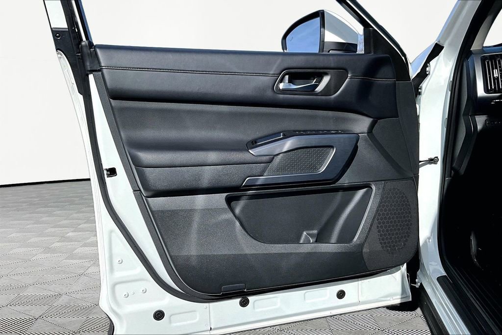 Used 2024 Nissan Pathfinder SL FWD image 23