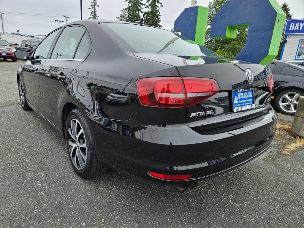 Used 2017 Volkswagen Jetta SE FWD image 3