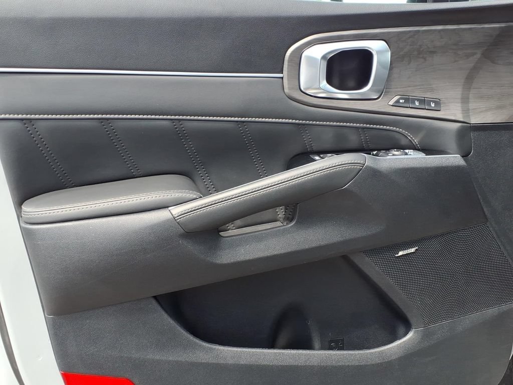 Used 2025 Kia Sorento SX AWD/4WD image 23