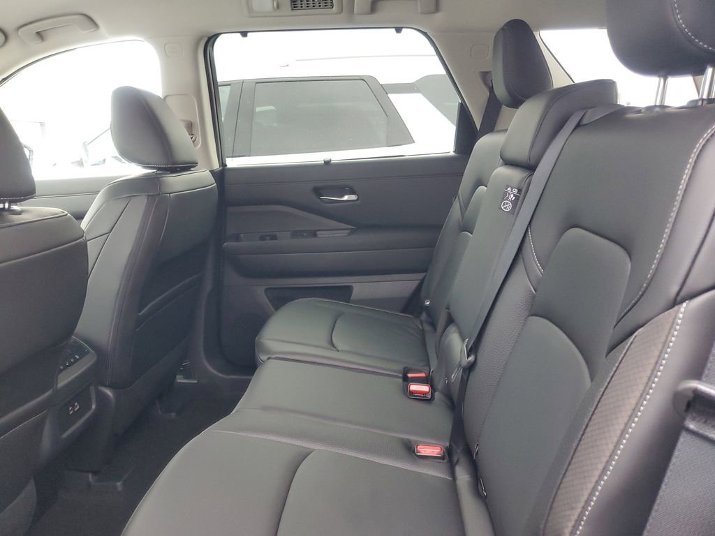 New 2025 Nissan Pathfinder SL image 32