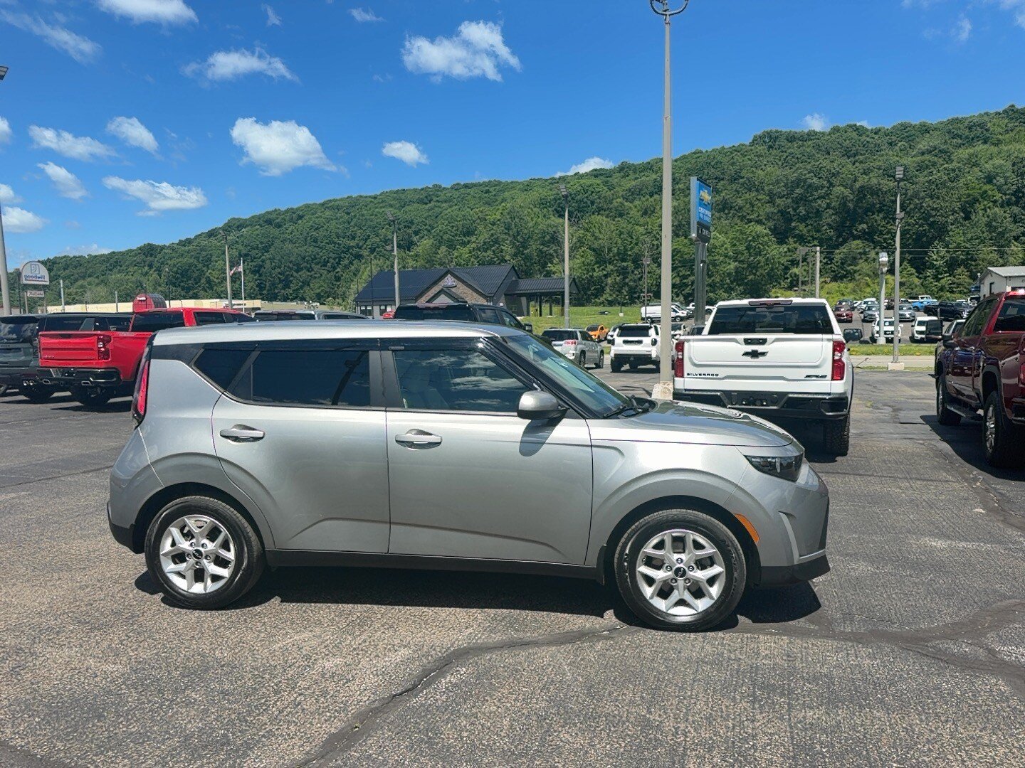 Used 2024 Kia Soul LX w/ Option Group 015 FWD video 3