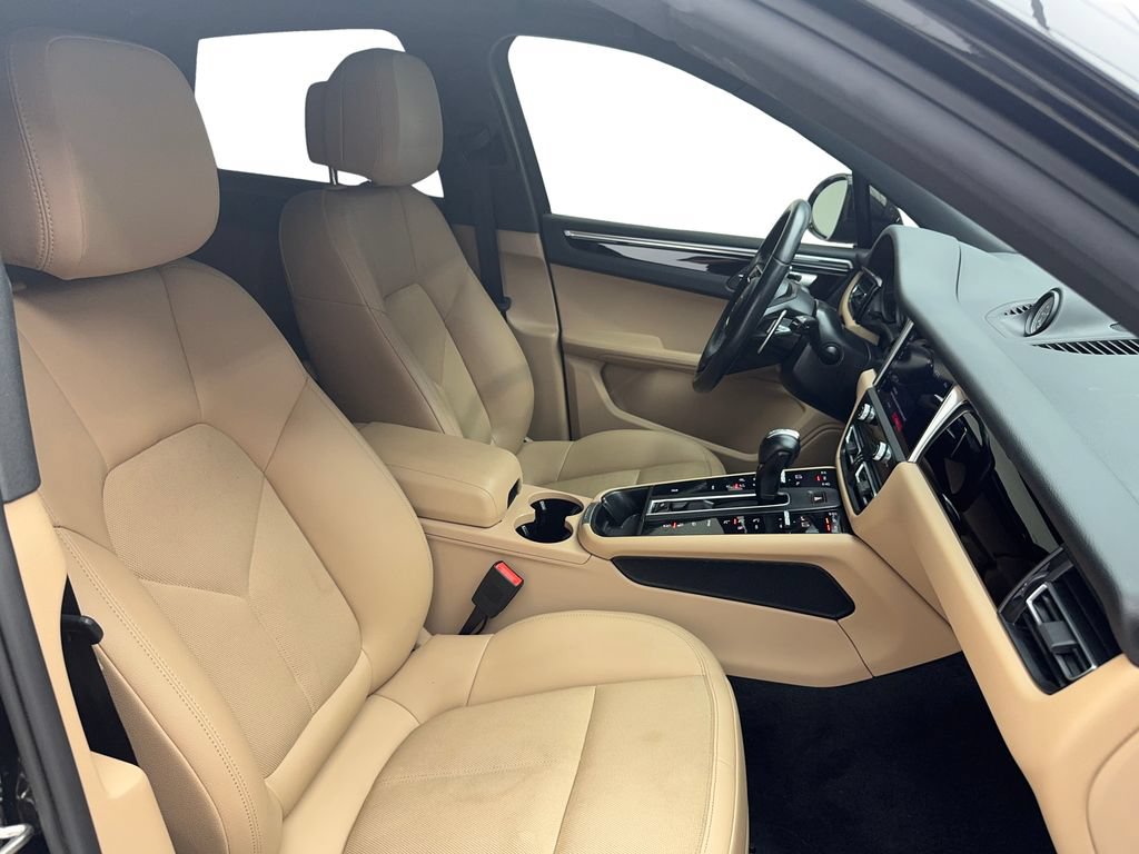 Used 2022 Porsche Macan AWD/4WD image 32