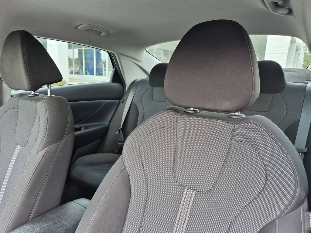 Used 2025 Hyundai Elantra SE FWD image 14