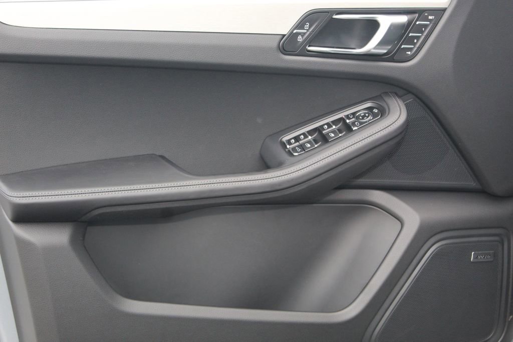 New 2026 Porsche Macan Turbo AWD/4WD image 21