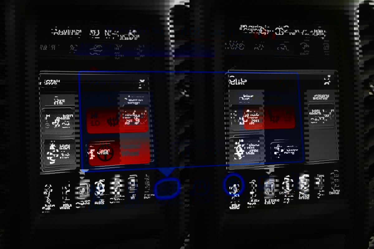 Used 2018 Jeep Cherokee Latitude Plus w/ Cold Weather Group FWD image 8