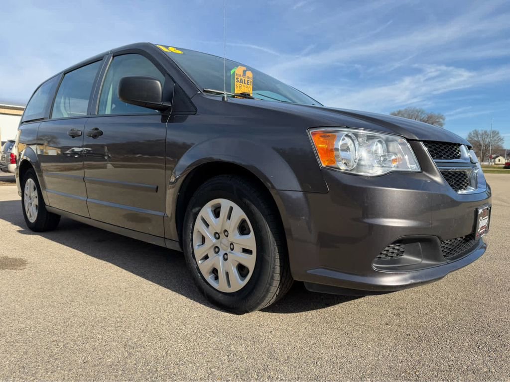 Used 2016 Dodge Grand Caravan American Value Package FWD image 3