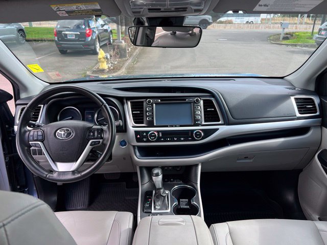 Used 2019 Toyota Highlander XLE AWD/4WD image 15