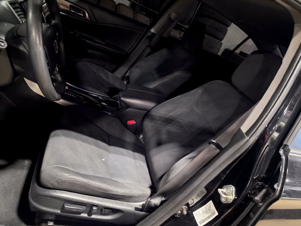 Used 2017 Honda Accord EX image 7