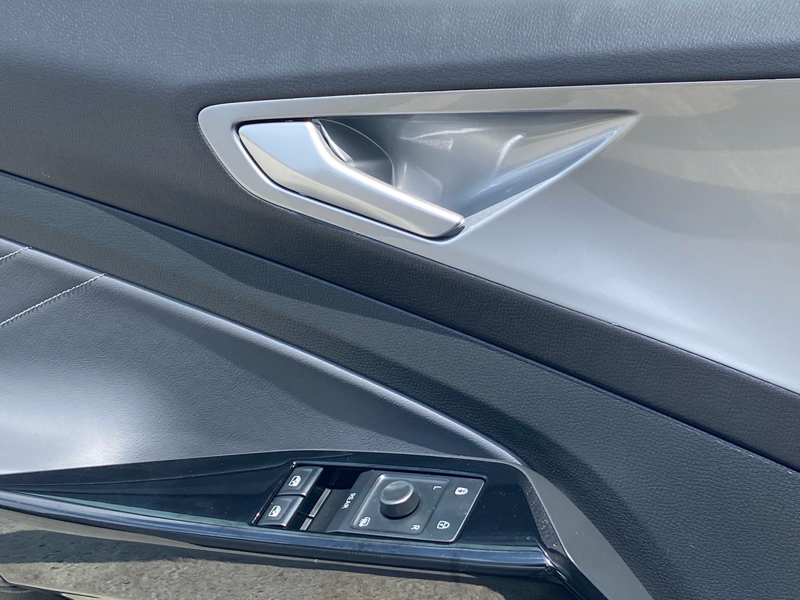 Certified 2023 Volkswagen ID.4 Pro S RWD image 17