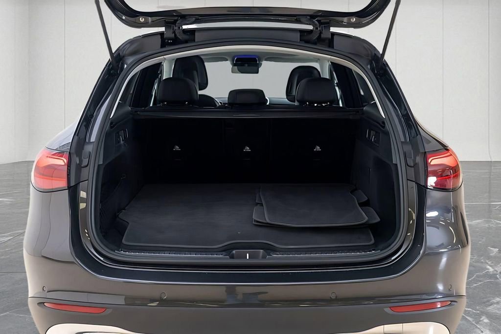 Used 2025 Mercedes-Benz GLC 350e 4MATIC w/ Driver Assistance Package image 15