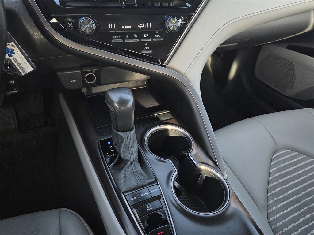 Used 2024 Toyota Camry SE image 12