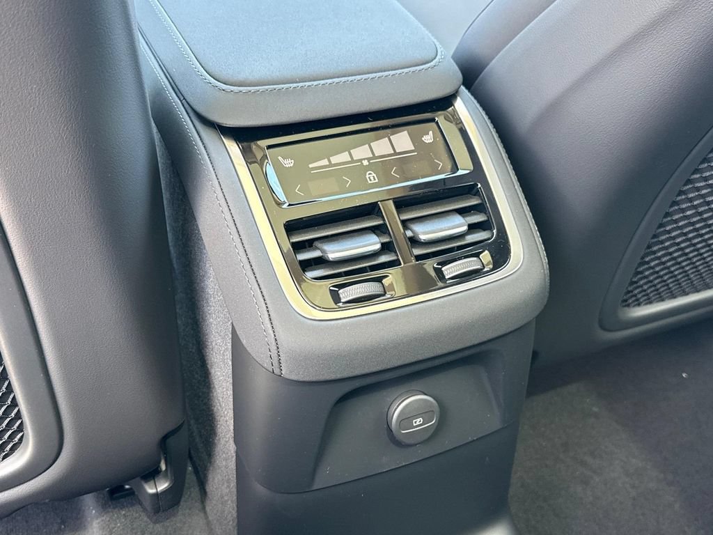 New 2026 Volvo XC90 T8 Plus w/ Protection Package AWD/4WD image 11
