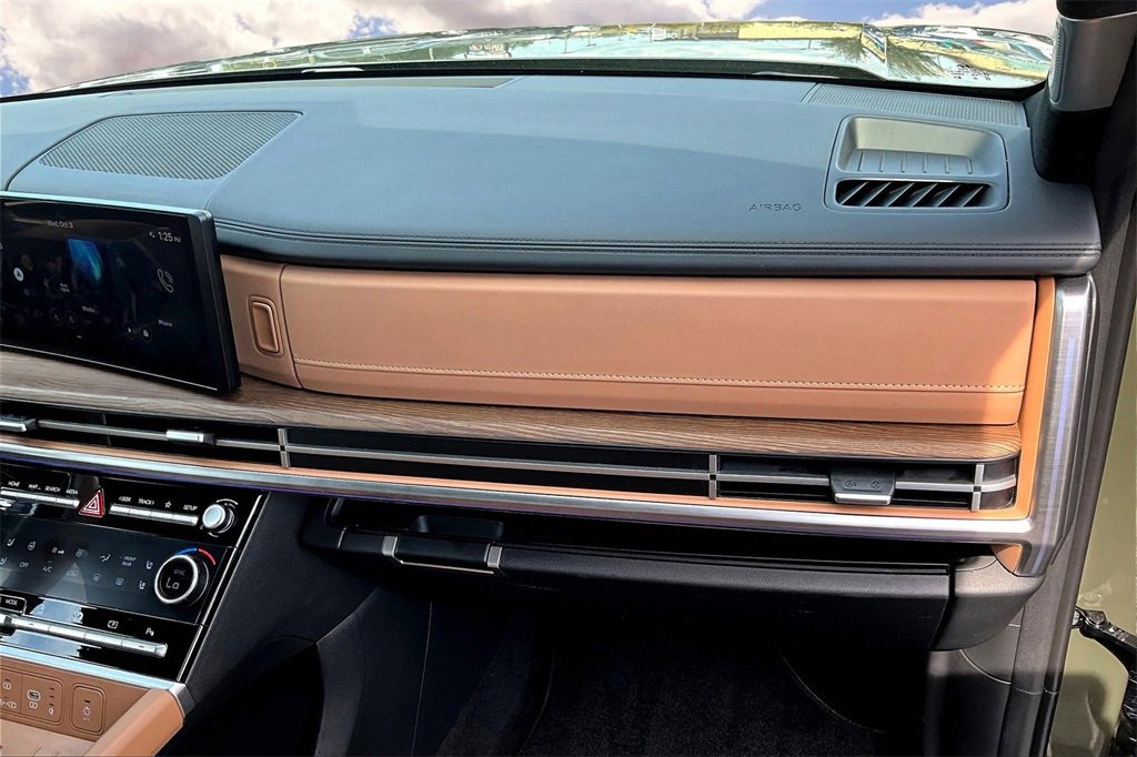 Used 2025 Hyundai Santa Fe Limited image 26