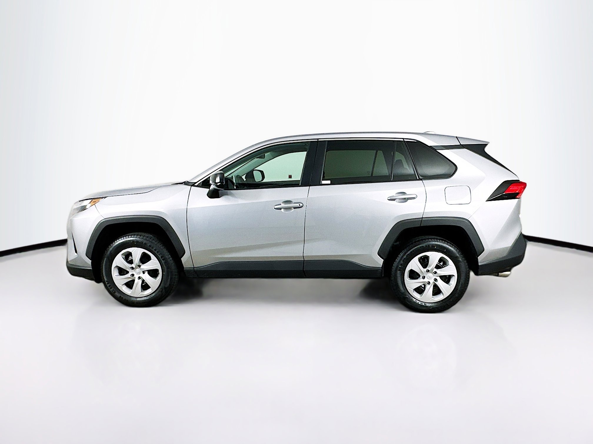 Used 2024 Toyota RAV4 LE image 4