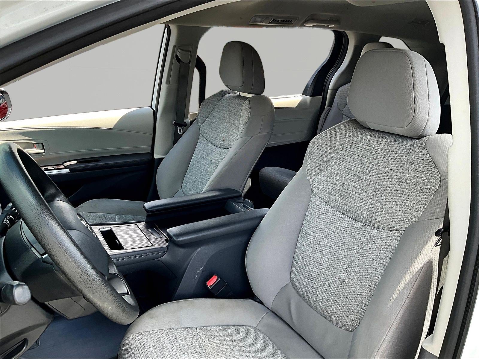 Used 2021 Toyota Sienna LE FWD image 21