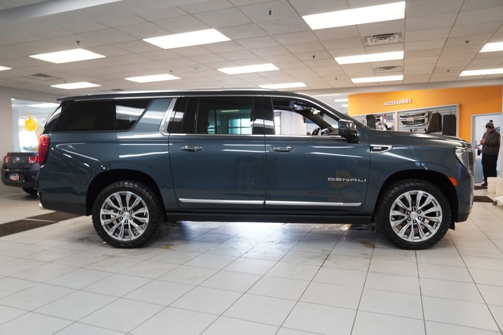Used 2021 GMC Yukon XL Denali w/ Denali Premium Package image 16