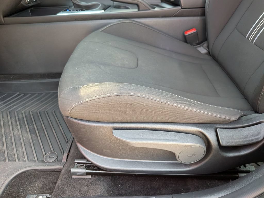 Used 2024 Hyundai Elantra SEL FWD image 19