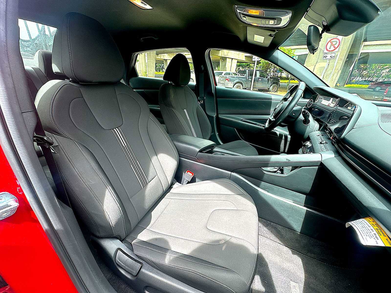 Used 2025 Hyundai Elantra SEL image 25