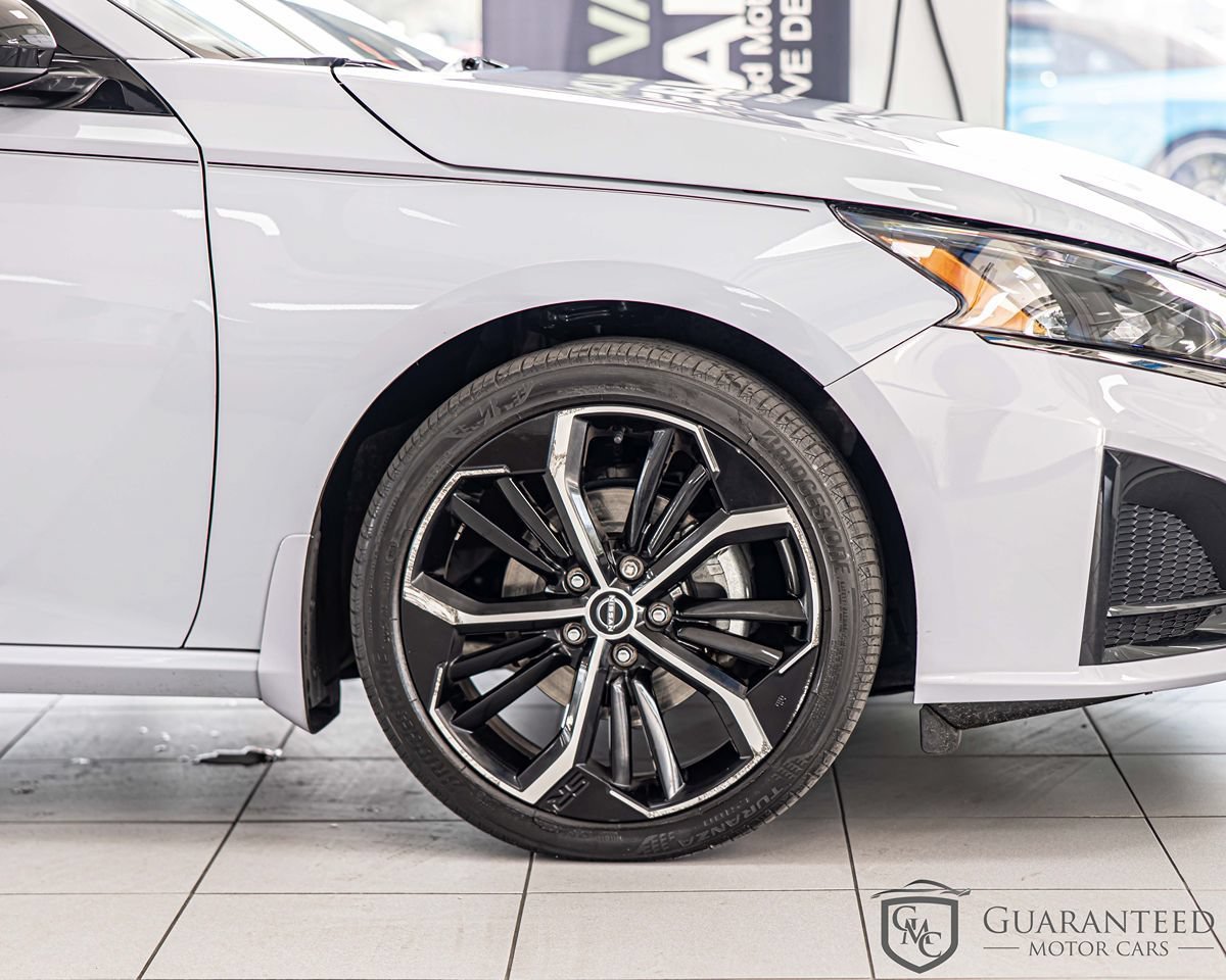 Used 2024 Nissan Altima 2.5 SR w/ SR Premium Package FWD image 11