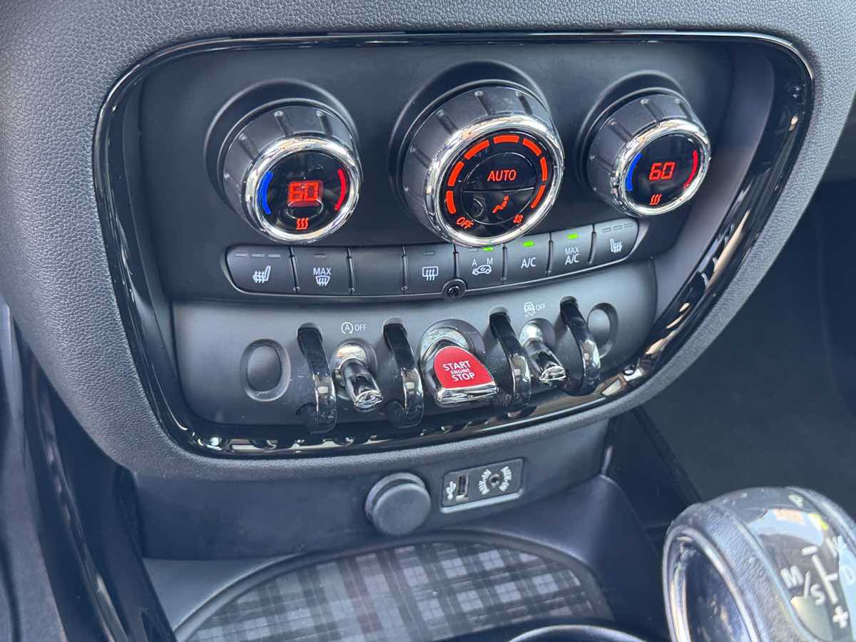 Used 2016 MINI Cooper Clubman FWD image 26