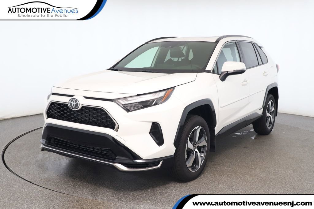 Used 2025 Toyota RAV4 SE