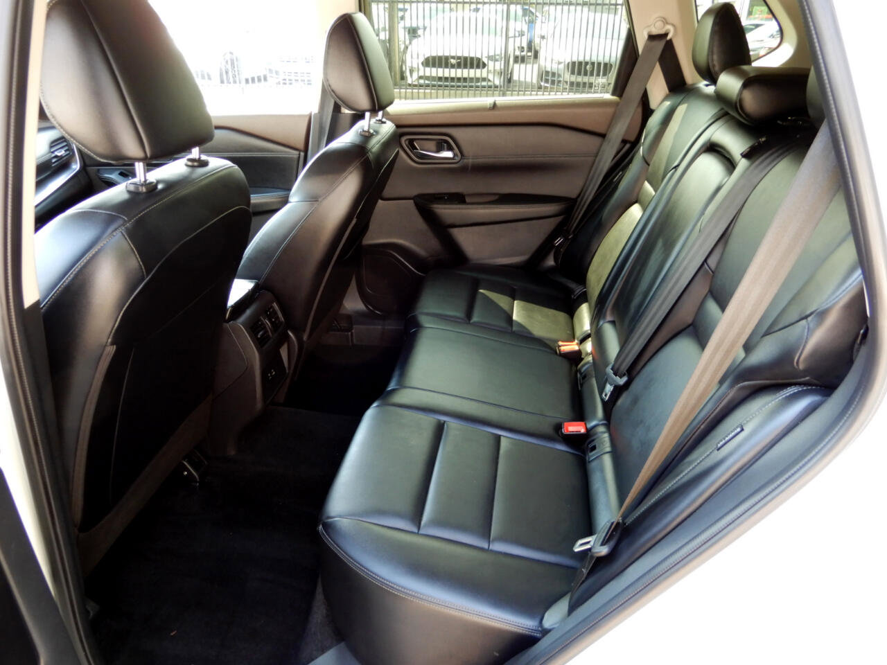 Used 2023 Nissan Rogue SV w/ SV Premium B Package image 10