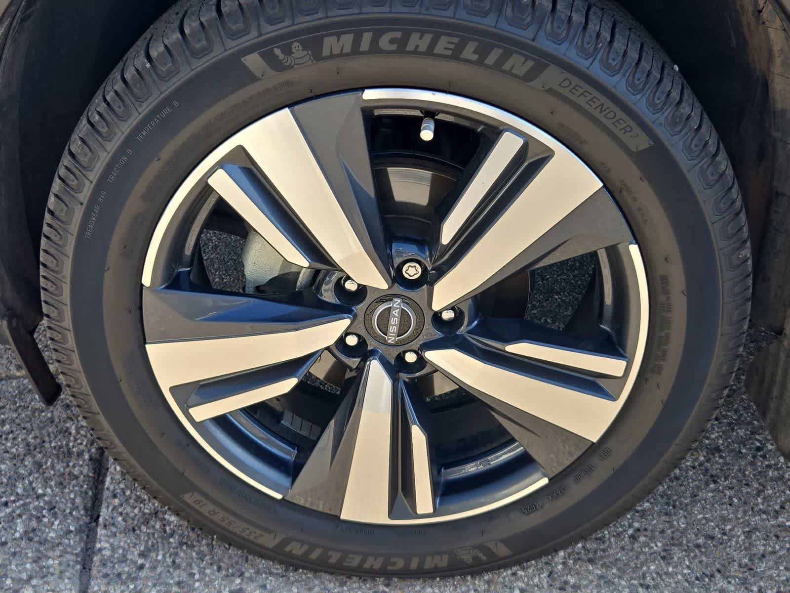 Used 2023 Nissan Rogue SL w/ SL Premium Package FWD image 14