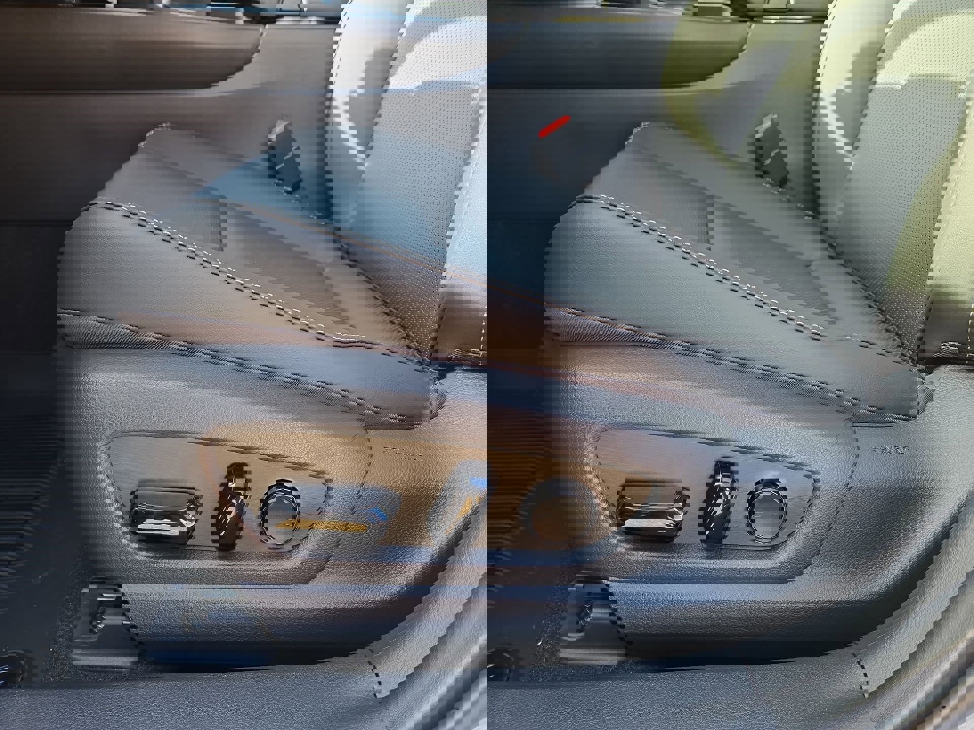 New 2025 Lexus UX 300h FWD image 17