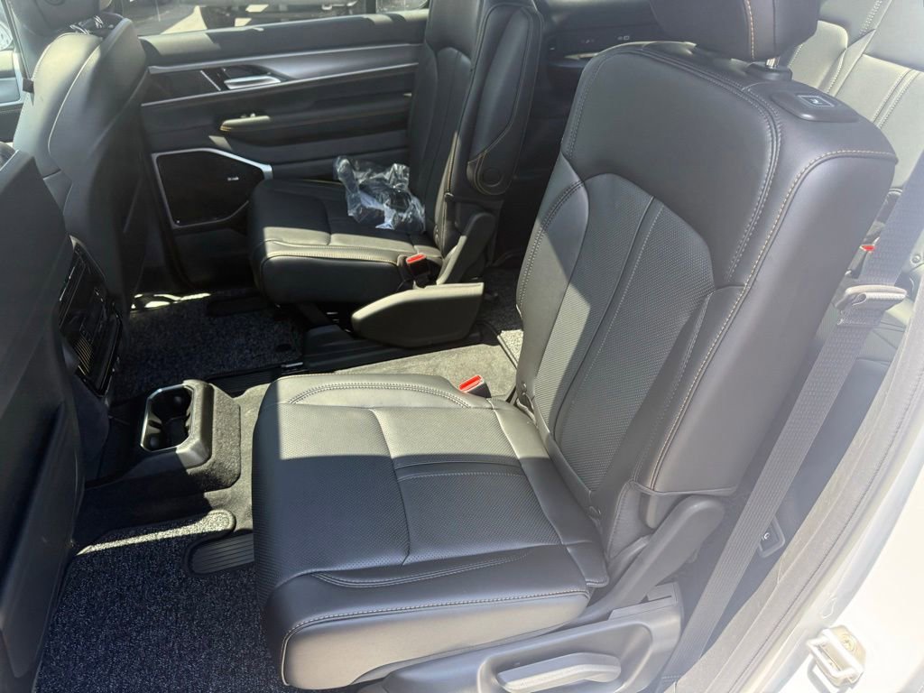 New 2026 Jeep Grand Wagoneer 4WD image 33